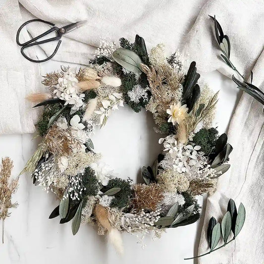 DIY-Set Adventskranz Hannah: 25 cm Strohrömer mit Trockenblumen in Creme und Gold für festliche Deko