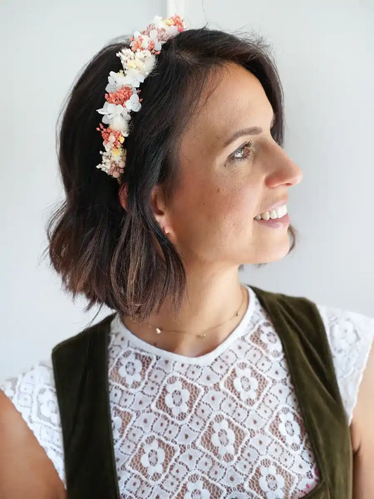 Bastelset Cara: 11 verschiedene Trockenblumen in Altrosa, Creme und Grün für kreativen Haarreif