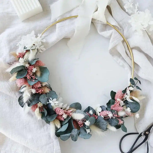 DIY-Trockenblumenkranz Eva: 25 cm Metallring mit Trockenblumen in Grün, Creme und Rosa für eleganten Kranz