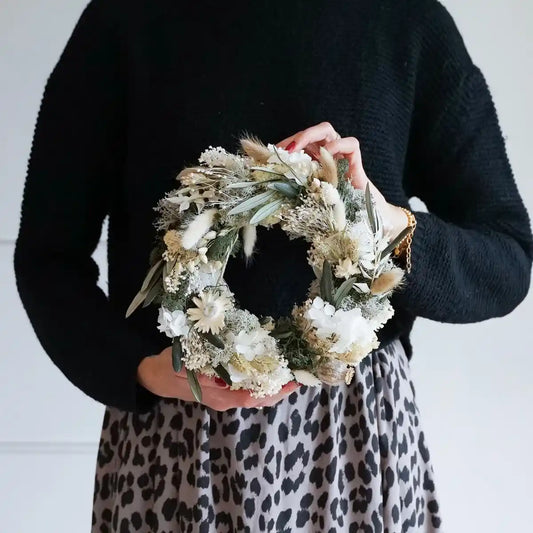 Kreativ-Set Lina: 20 cm Strohrömer mit 16 verschiedenen Trockenblumen und Moosen für deinen Tischkranz