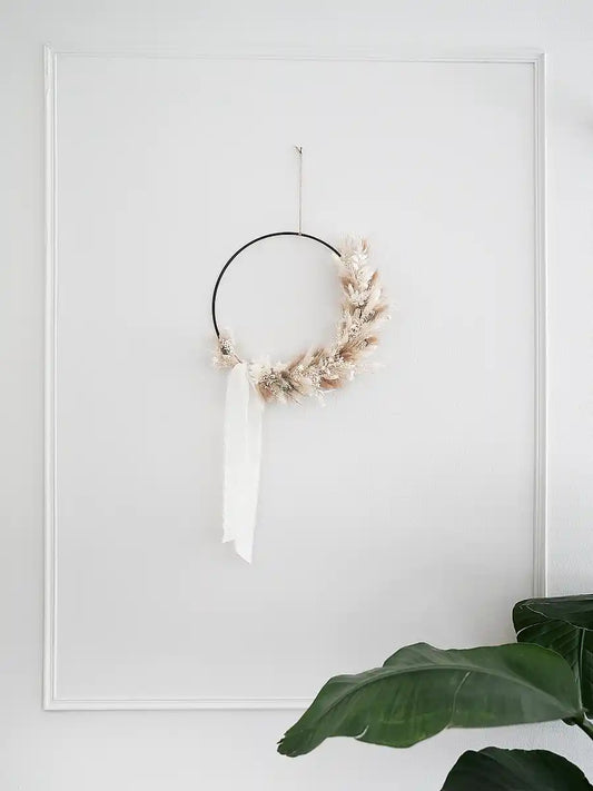 Bastelset Miri schwarz: Eleganter Wandkranz mit Mohnkapseln und Juteschnur für stilvolle Wanddekoration