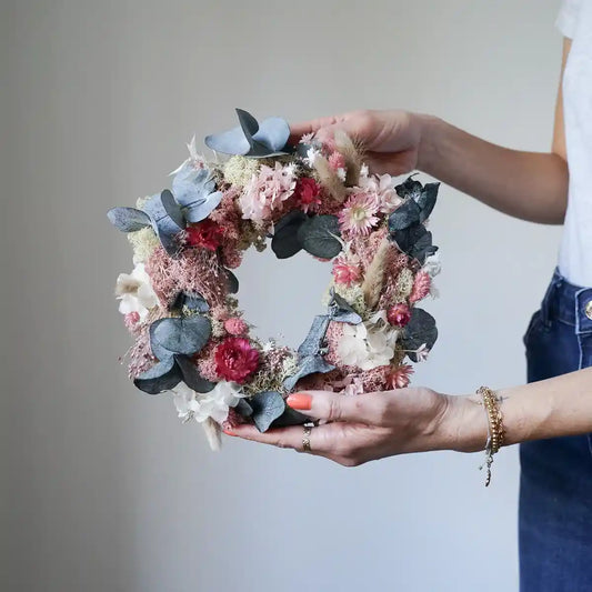 Bastelset Elli: Stilvoller Tischkranz mit 13 Trockenblumenarten und Moosen in zarten Pastelltönen