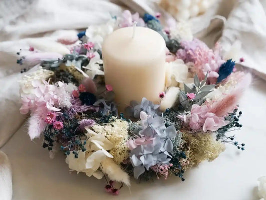 Bastelset Sarah: Stilvoller Tischkranz mit 13 Trockenblumenarten und Moosen in zarten Pastelltönen