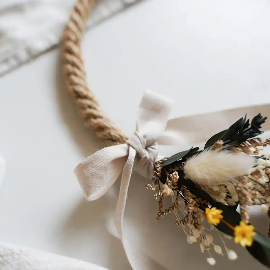 Bastelset Pippa: Metallring mit Juteschnur und Trockenblumen für DIY-Wandkranz