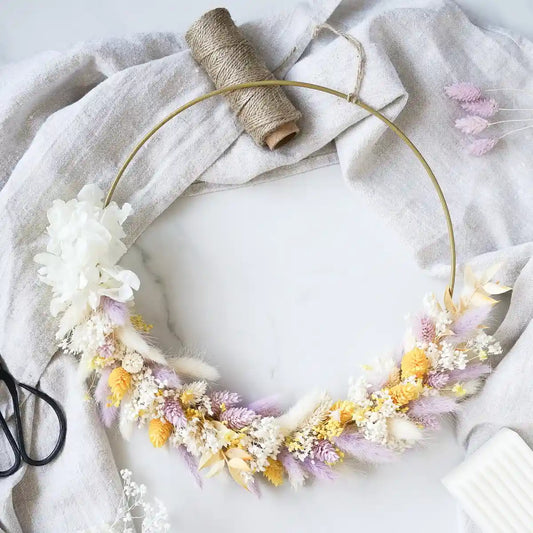 DIY-Trockenblumen Türkranz Sonja: 25 cm Metallring mit Trockenblumen in Creme, Gelb und Flieder