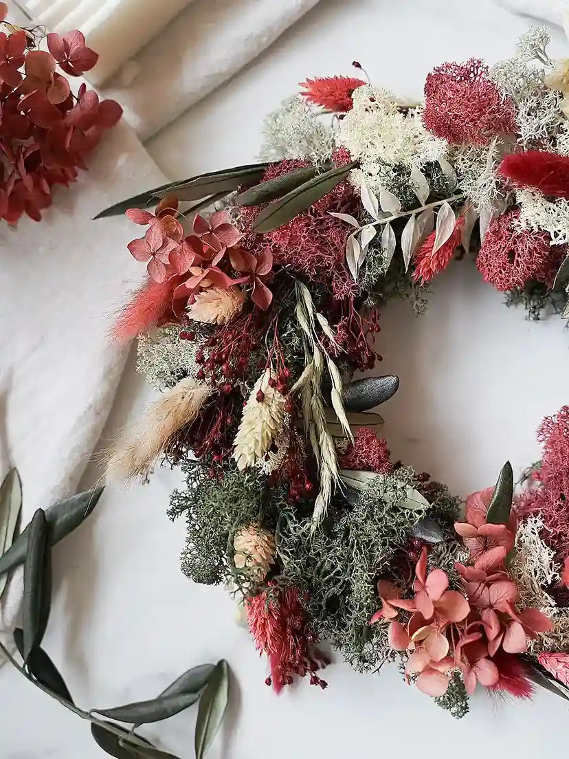 Tischkranz aus Trockenblumen als Adventskranz
