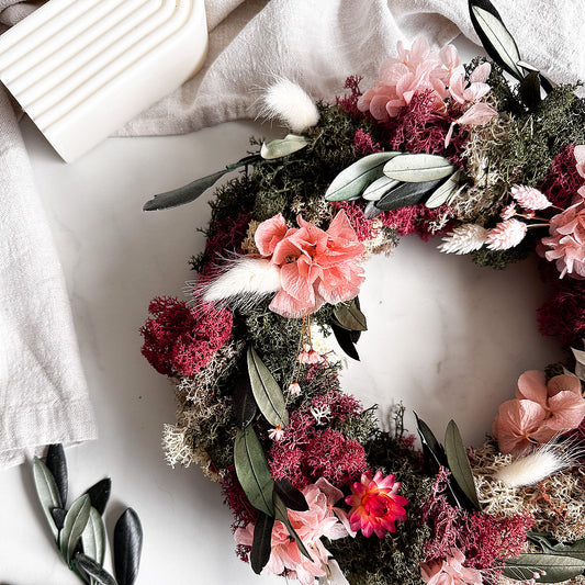 Die Vorteile von Adventskränzen aus Trockenblumen