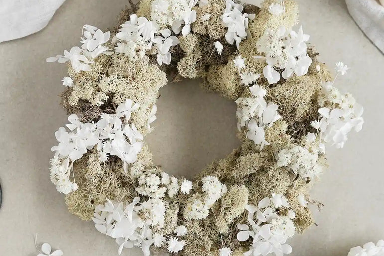 Bastelset Helene: Trockenblumen und Moose für zeitlosen Tischkranz – ideal für Hochzeiten und Taufen