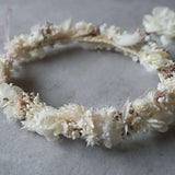 Haarkranz DIY-Set Lea: Anleitung und Erklärvideo für Selbstbau des Haarkranzes mit Trockenblumen in Creme und Rosa