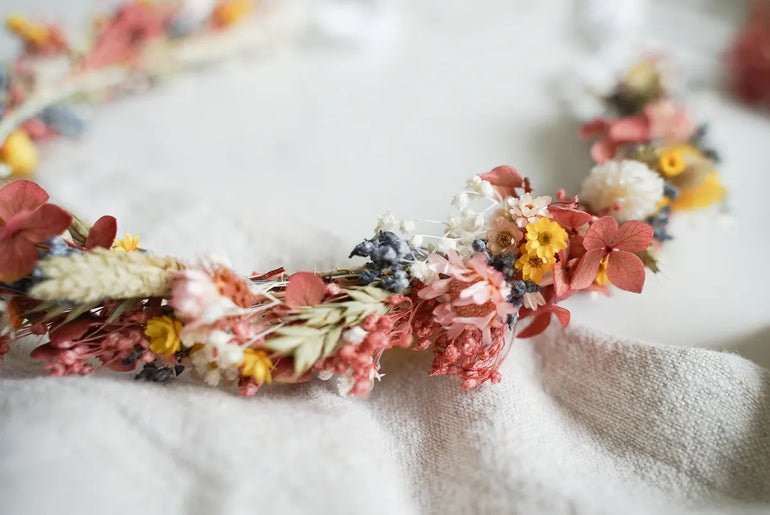 Trockenblumen Haarkranz Leonie: 12 handverlesene Trockenblumenarten für einzigartigen Blumenschmuck