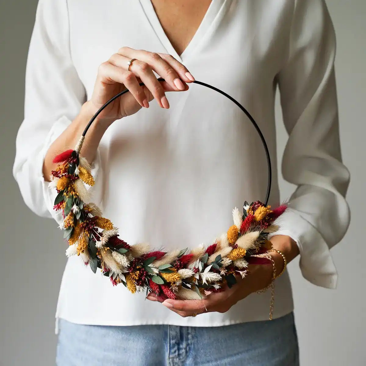 DIY-Trockenblumenkranz Rosalie schwarz: 25 cm Metallring mit Trockenblumen in Rot, Gelb und Grün
