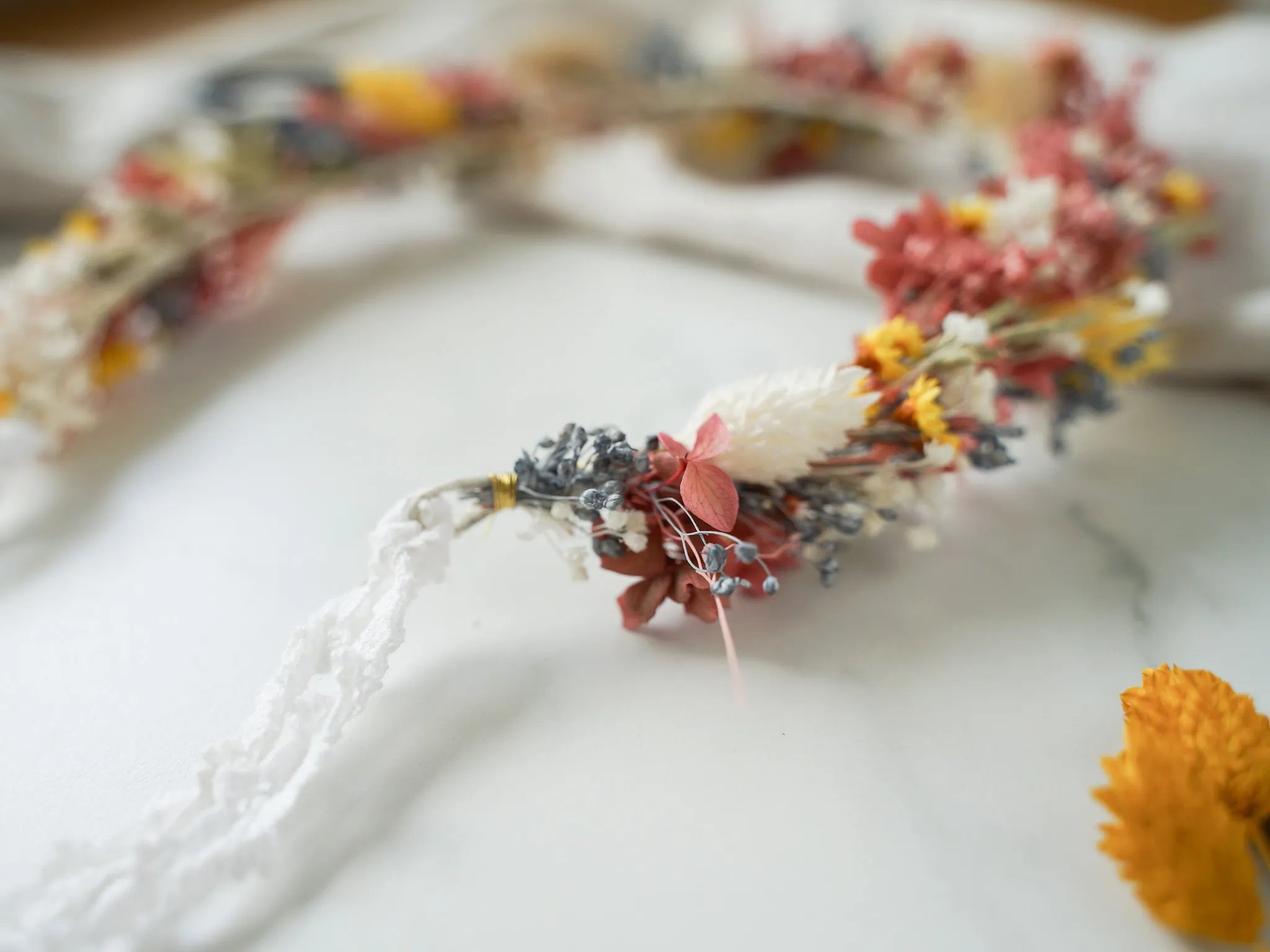 DIY Haarkranz Leonie: Floristenqualität Materialien für langlebigen und stilvollen Haarschmuck