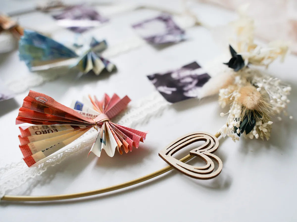 DIY-Geschenkset Frieda: 30 cm Metallring, Trockenblumen und Holzherzen für einzigartiges Geschenk