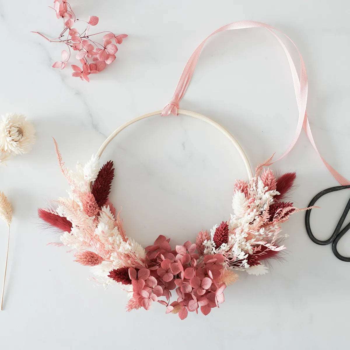 DIY-Trockenblumenkranz Marie rose creme: 20 cm Holzring mit Trockenblumen in Rosé und Creme für Kranz