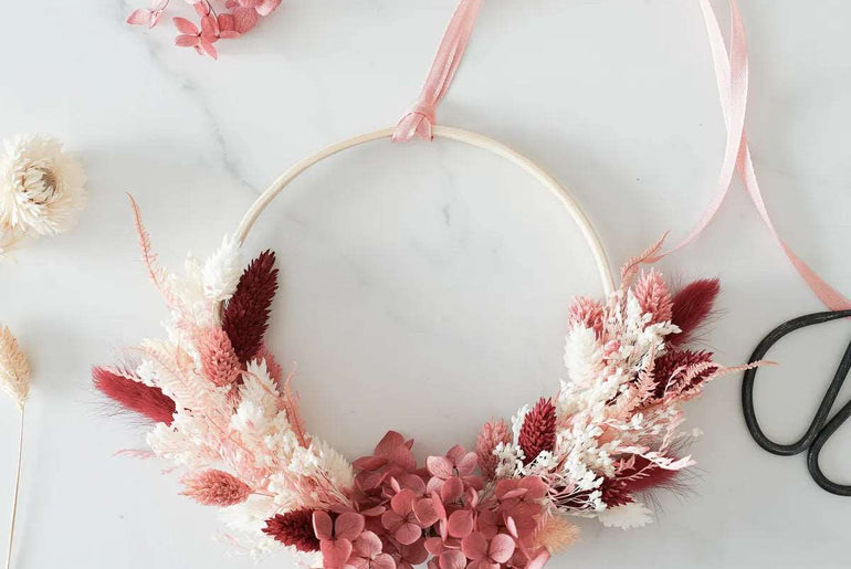 DIY-Trockenblumenkranz Marie rose creme: 20 cm Holzring mit Trockenblumen in Rosé und Creme für Kranz