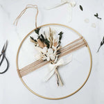 DIY-Trockenblumenkranz Carla: 25 cm Metallring mit 7 Trockenblumenarten in Creme, Grün und Beige