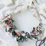 DIY-Trockenblumenkranz Eva: 25 cm Metallring mit Trockenblumen in Grün, Creme und Rosa für eleganten Kranz