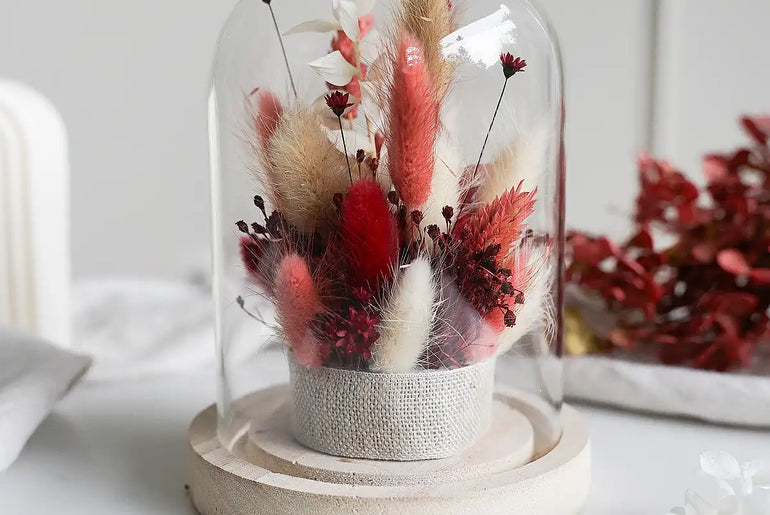 DIY-Trockenblumengesteck Franka: Glasglocke mit 11 handverlesenen Trockenblumen für stilvolle Dekoration