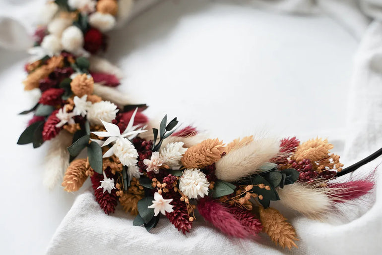 Bastelset Rosalie schwarz: Herbstkranz mit Trockenblumen in Rot, Gelb und Creme für Dekoration