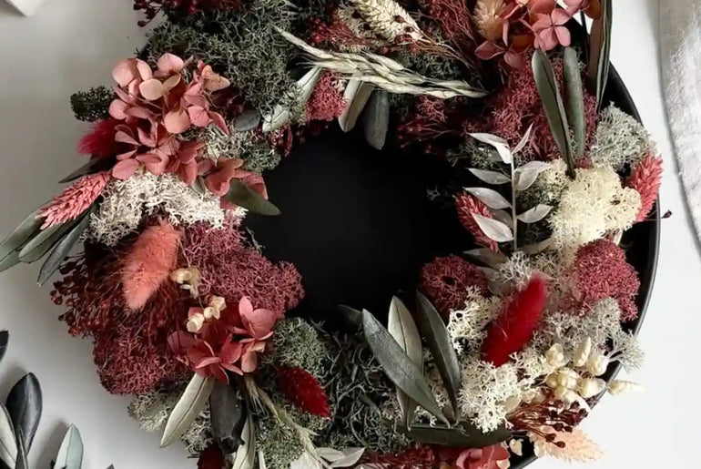 Schwarzes Metalltablett 25 cm: Elegante Basis für DIY-Tischkränze, passend für 20 cm Strohrömer