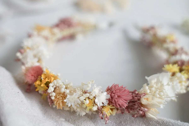 Trockenblumen Haarreif Cara: Floristenqualität Materialien für langlebigen und stilvollen Haarschmuck