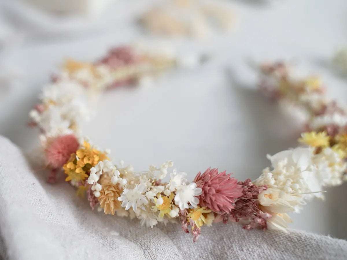 Trockenblumen Haarreif Cara: Floristenqualität Materialien für langlebigen und stilvollen Haarschmuck