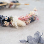 Trockenblumen Haarreif Lilian: Floristenqualität Materialien, 9 Trockenblumen in Creme, Blau und Pink