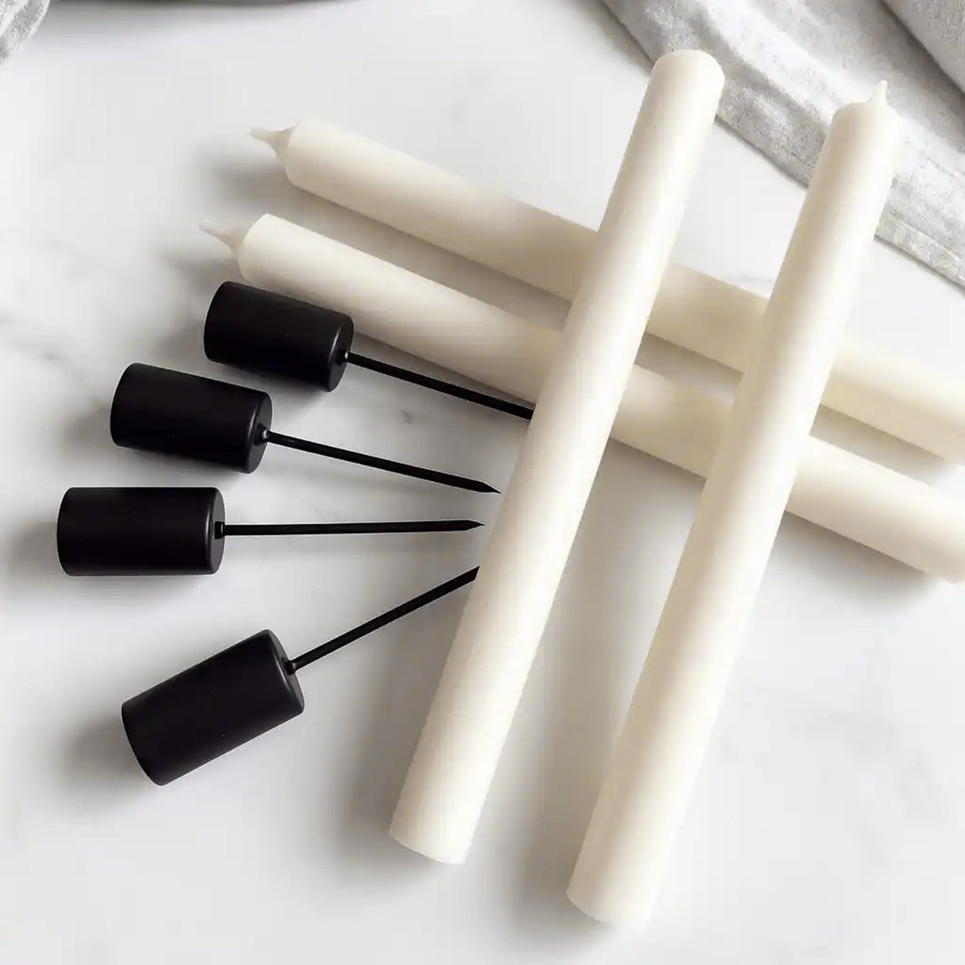 Stabkerzen mit Kerzenhalterungen, wollweiß schwarz