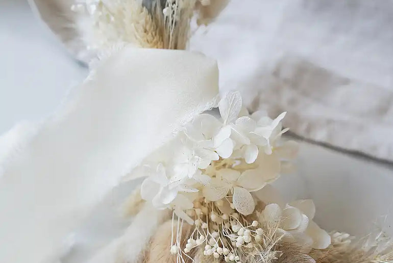 Trockenblumen Wandkranz Miri schwarz: DIY-Set mit Anleitung für individuellen Kranz im Boho-Stil