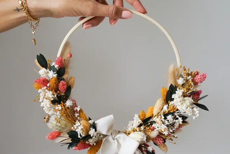 DIY-Trockenblumen Türkranz Barbara: 20 cm Holzring mit Trockenblumen in Grün, Rot, Beige, Ocker und Creme