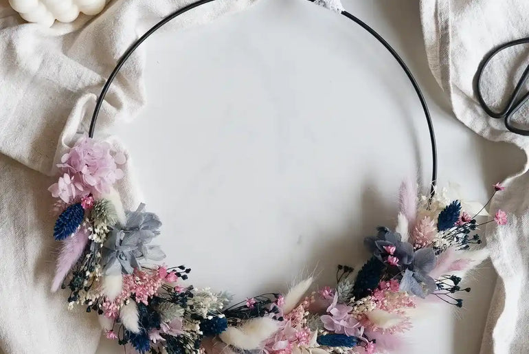 Bastelset Judith: Eleganter Wandkranz mit 8 Trockenblumenarten und Juteschnur für stilvolle Deko