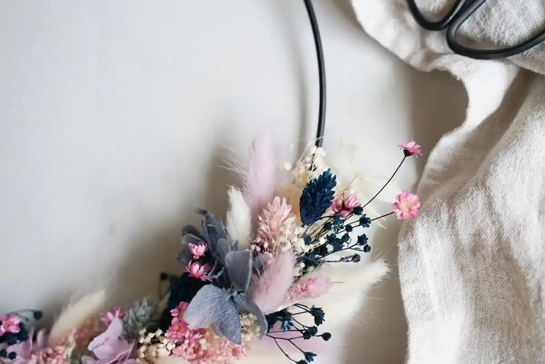 Trockenblumen-DIY Judith: Hochwertiges Bastelset für einen individuellen Kranz mit natürlichen Farben