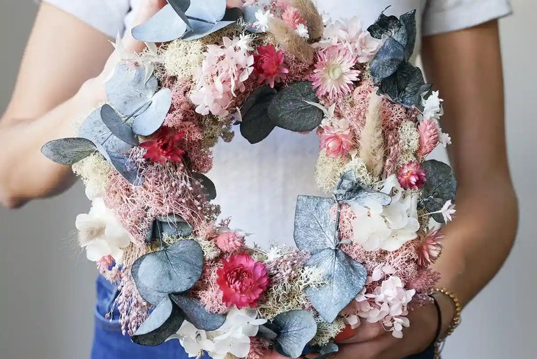 DIY-Bastelset Elli: Eleganter Tischkranz mit natürlichen Materialien in Rosa, Weiß und Grün