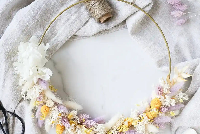 DIY-Trockenblumen Türkranz Sonja: 25 cm Metallring mit Trockenblumen in Creme, Gelb und Flieder