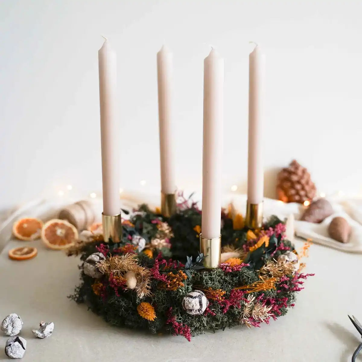 Trockenblumen-Adventskranz Romy mit Kerzenhaltern