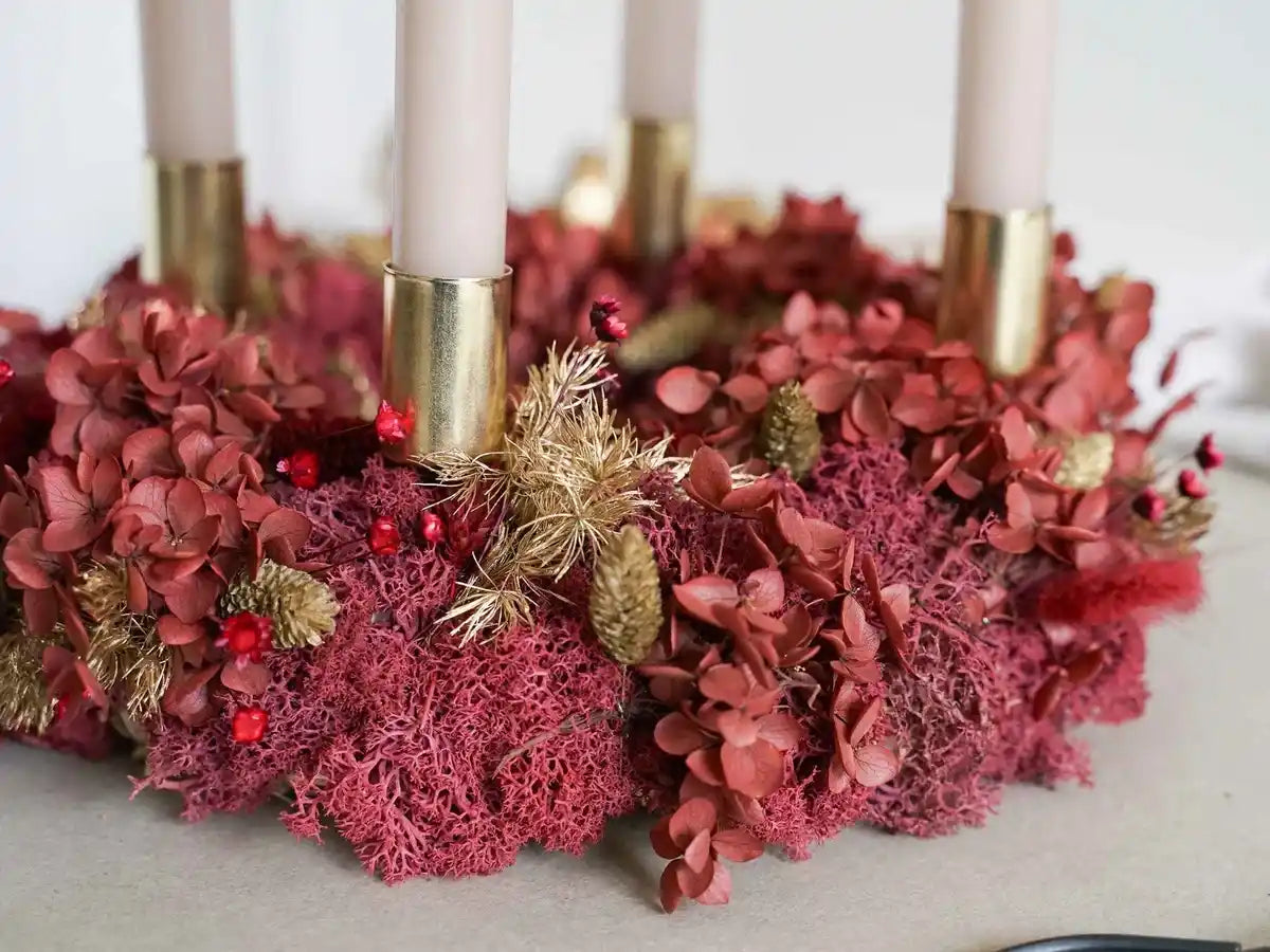 Trockenblumen-Adventskranz Amrei – Detailaufnahme