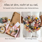 Trockenblumen und Bastelmaterial vor dem Start neben fertig gebundenem Kranz – im DIY-Set von Blumelei ist alles enthalten