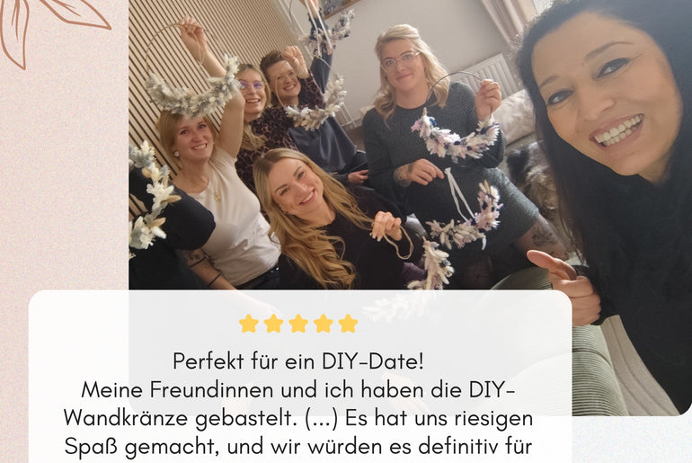 Fünf-Sterne-Kundenbewertung zum Blumelei DIY-Set – Freundinnen mit selbst gebundenen Trockenblumen-Haarkränzen