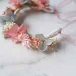 Trockenblumen-Blumenarmband Jil in Rosa und Blaugrau – Detailaufnahme