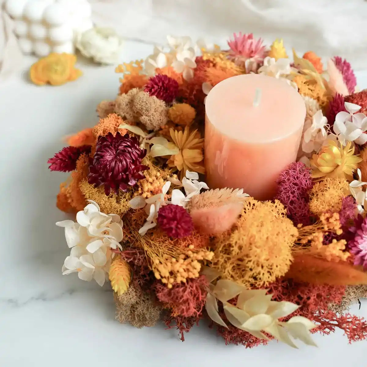 Bastelset Kiki: herbstlicher Trockenblumenkranz in warmen Farben mit Kerze (Kerze nicht enthalten)