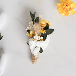 DIY-Boutonnière Elena aus Trockenblumen für die Hochzeit