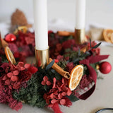 Trockenblumen-Adventskranz Maria in Rot – Detail mit Zimt und Orange