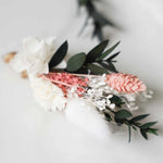 DIY-Trockenblumen-Boutonnière Tamara von vorne