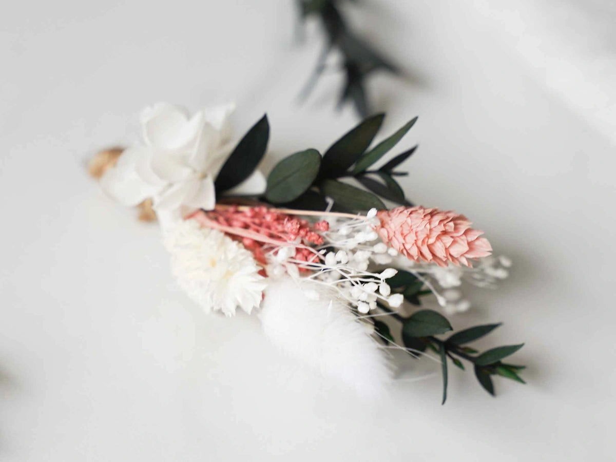 DIY-Trockenblumen-Boutonnière Tamara von vorne