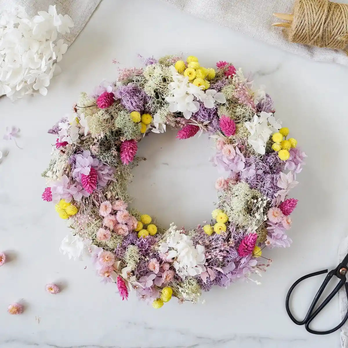 DIY-Trockenblumen-Tischkranz Michelle in Rosa, Flieder, Creme und Gelb