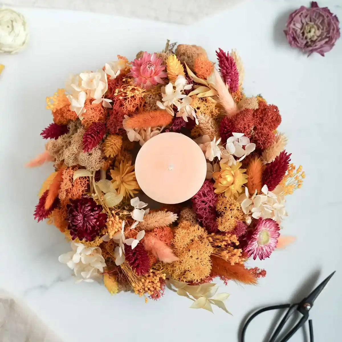 Trockenblumen-Kranz Kiki in Orange, Gelb und Bordeaux mit Moos und Gräsern