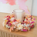 Trockenblumen Tischkranz Jasmin als Tischdeko mit Windlicht in Apricot, Pink und Creme (Windlicht nicht enthalten)