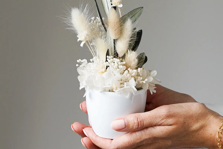 Bastelset Alexa boho: Übertopf mit Steckschaum und 11 Trockenblumen für individuelles Gesteck
