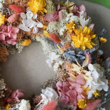 Trockenblumen-Frühlingskranz Tabea in Apricot und Gelb