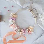 Trockenblumen-Wandkranz Jana in Rosa, Apricot und Creme – Detailaufnahme